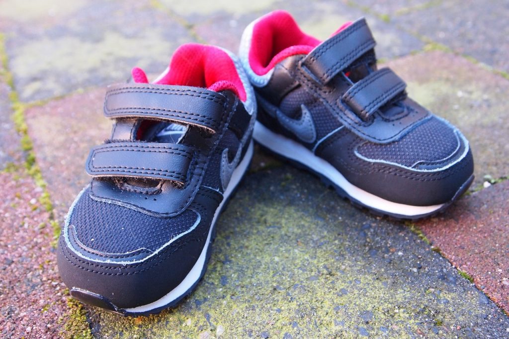 LES MEILLEURES CHAUSSURES DE SPORT VELCRO POUR LES ENFANTS