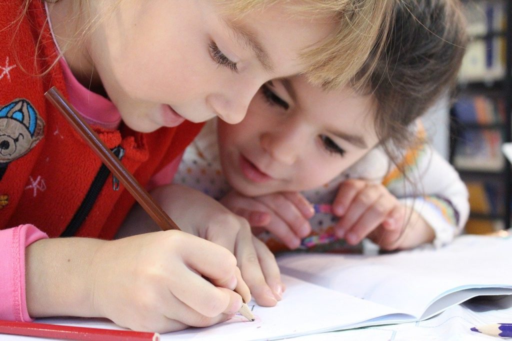 Retour à l'école avec tout ce dont vous avez besoin pour commencer l'école primaire